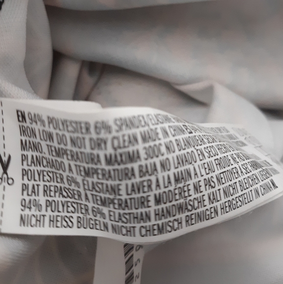 Forever 21 Abstract Print Bodycon Dress Si… - Picture 8 of 11